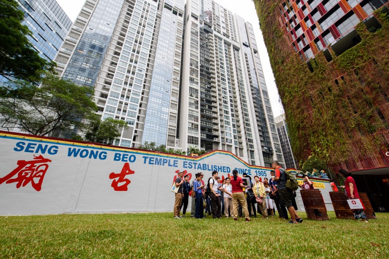 Tour group standing in front of Seng Wong Beo temple